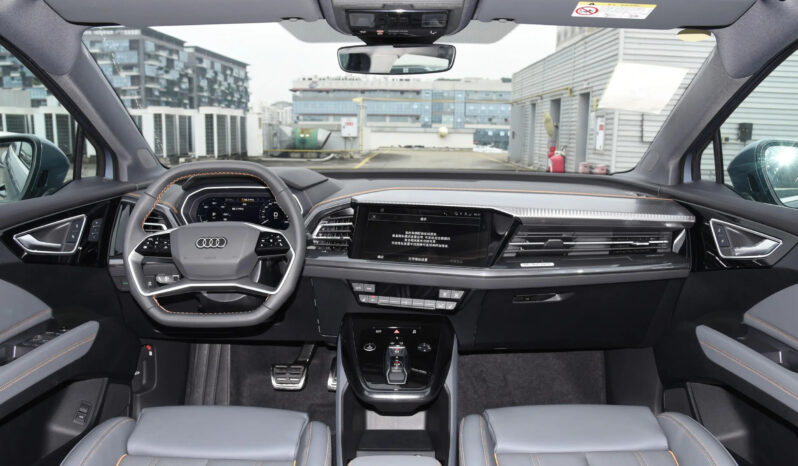 
								Audi Q4 e-tron full									