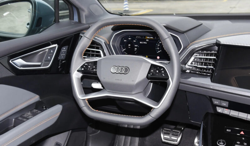 
								Audi Q4 e-tron full									