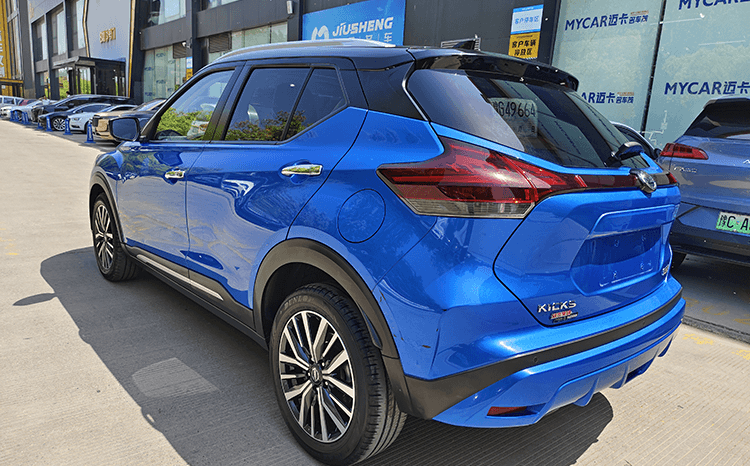 
								Nissan Kicks full									